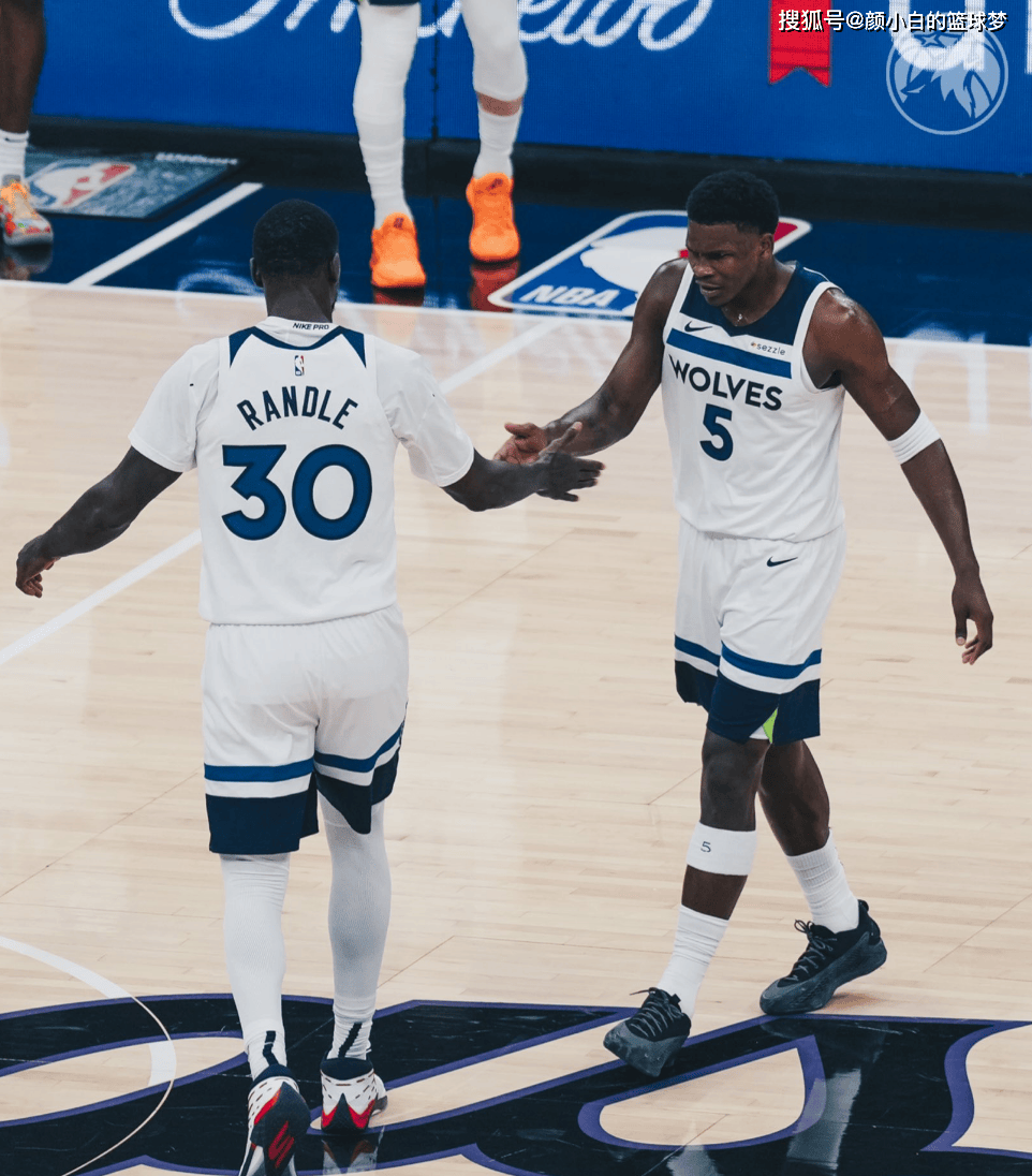 明尼苏达森林狼训练开放日；加时末段门线救险引欢呼；CBA常规赛在即；心理建设被强调的简单介绍