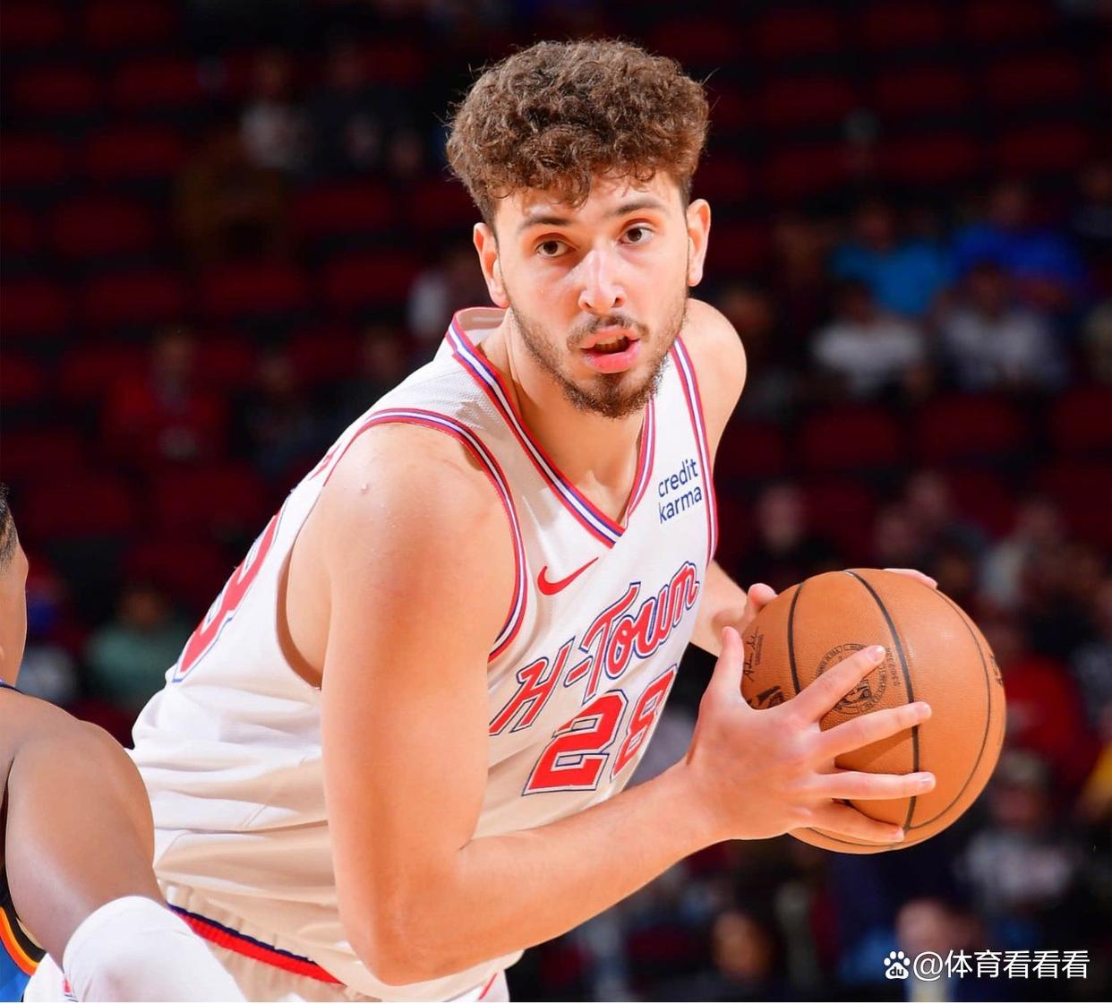 包含多伦多猛龙训练开放日，冲刺阶段手感冰凉引欢呼，NBA常规赛在即，球探报告显示潜力的词条