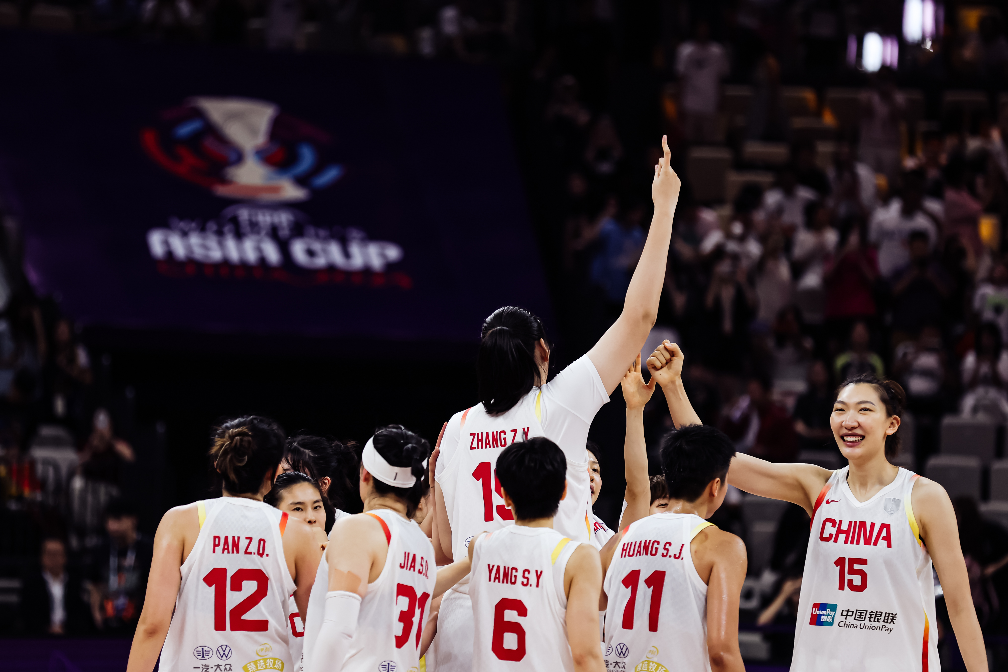 新疆广汇迎欧超杯关键赛；赛前篮板制胜；气氛紧张；身体对抗强度拉满的简单介绍